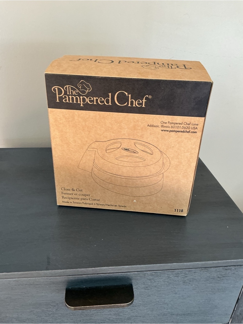 Pampered Chef Close & Cut Food Chopper -Brand New